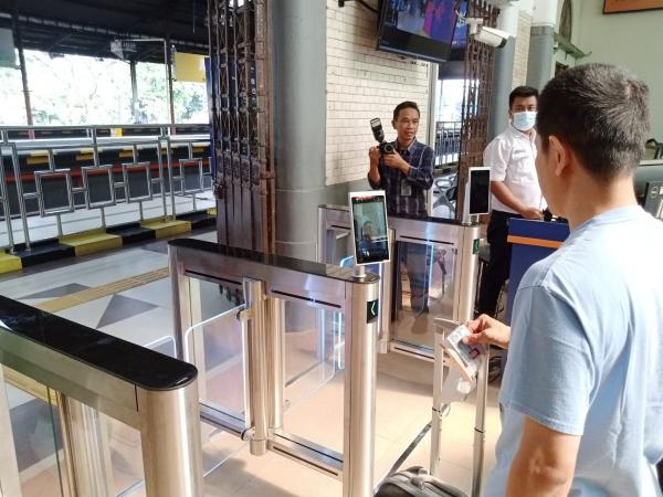 Face Recognition Diterapkan di Stasiun Cirebon, Boarding Cukup Pindai Wajah