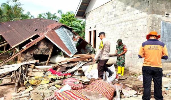 Angin Puting Beliung Rusak 5 Rumah Warga dan Fasum di Rohul