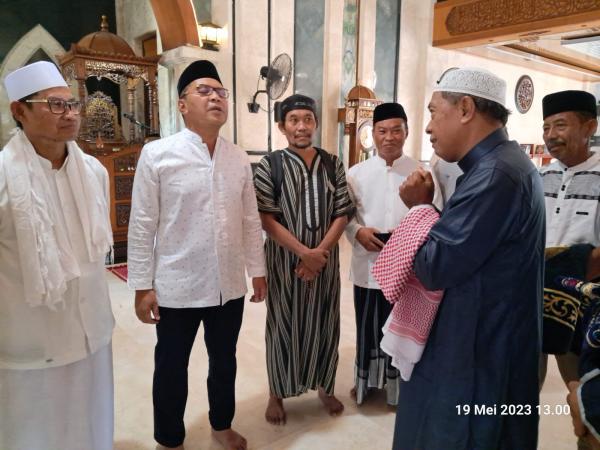 Usai Shalat Jumat, Danny Pomanto Serap Aspirasi Warga Pesisir Belopa