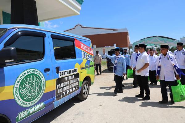 Yayasan Prabowo Subianto Serahkan 1 Unit Mobil ke BKPRMI Babel