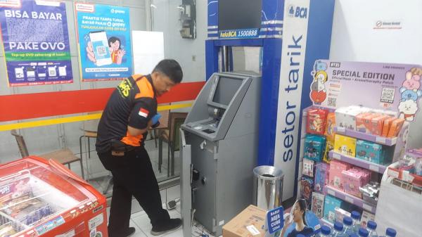 Alfamart Jamanis Tasikmalaya Dibobol Maling, Pelaku Jebol Mesin ATM