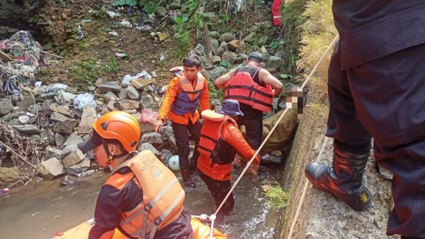 Lagi Nyapu, Ibu di Bogor Terpeleset ke Sungai Ciliwung