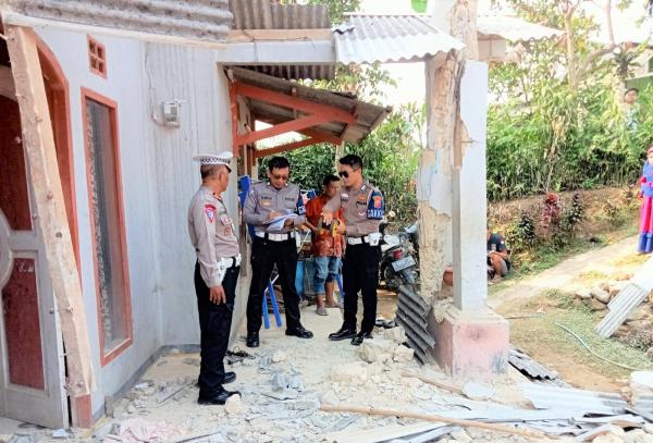 Diduga Truk Rem Blong Tabrak Rumah dan Warga Sedang Jemur Pakaian di Tenjolaya Bogor, 1 Tewas