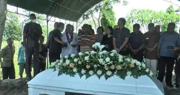 Pemakaman Putri Pj Gubernur Papua Pegunungan Diwarnai Isak Tangis Keluarga di Grobogan