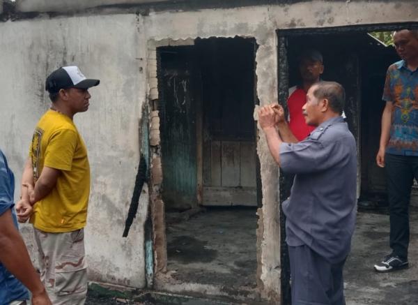Prihatin Nasib Pelajar Rumahnya Terbakar, AKBP Jose DC Fernandes Turun ke Lokasi Berikan Bantuan