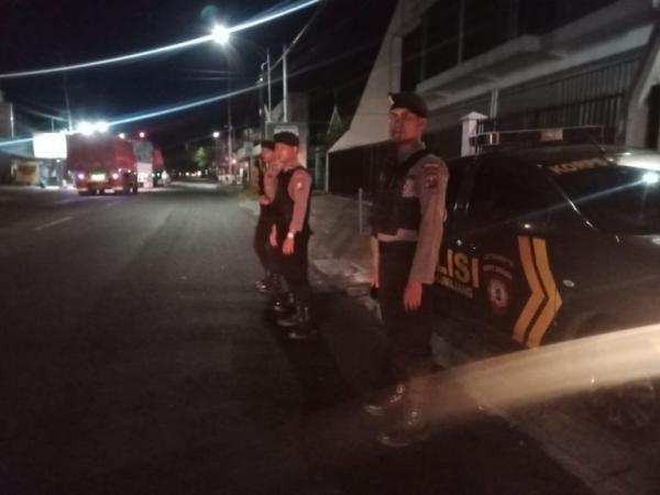 Sejumlah Titik Ruas Jalan Protokol di Pusat Kota Lumajang Dijaga Polisi Antisipasi Balap Liar