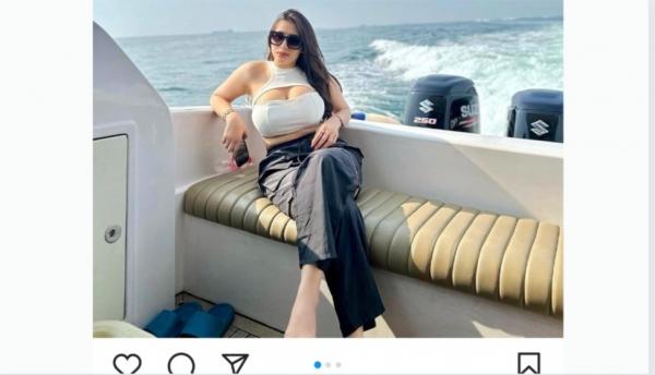 Selebgram Cantik Tania Pamer Body Menggoda di Atas Kapal, Netizen : Ombaknya Gede Banget