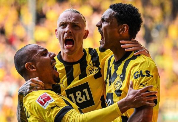 Kalahkan Ausburg 3-0 Borussia Dortmund Geser Bayern Munchen Dari Puncak Klasemen