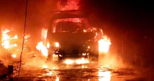 Breaking News, 14 Unit Toko Semi Permanen dan Dua Unit Mobil Ludes Terbakar di Aceh