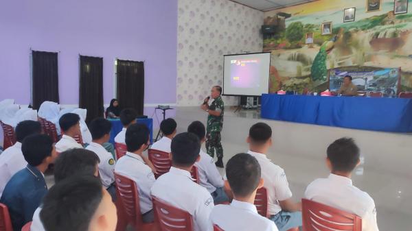 Personel TMMD Berikan Penyuluhan Wawasan Kebangsaan dan Sosialisasi Penerimaan TNI