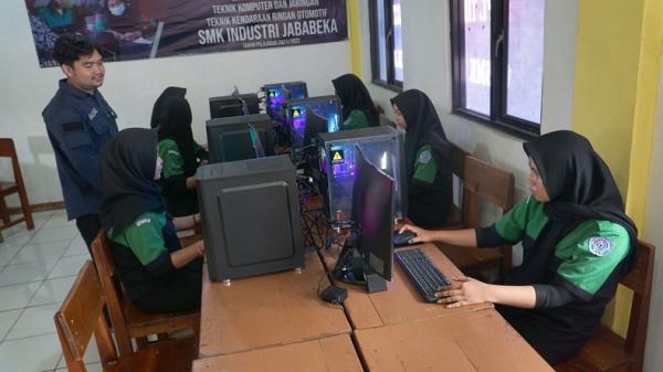 Dukung Kemajuan Pendidikan, Deltalube Berikan Bantuan Alat Pembelajaran ke SMK di Cikarang Bekasi