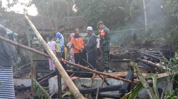 Rabu Kliwon, Rumah Warga Ciambar Sukabumi Ludes Terbakar Akibat Korsleting Listrik