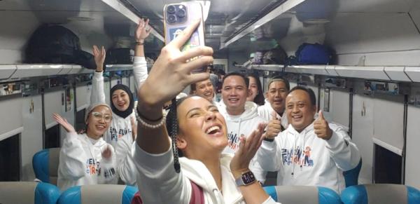 Nadine Alexandra Ikuti Traveling by Train, Naik KA Blambangan Ekspres ke Banyuwangi
