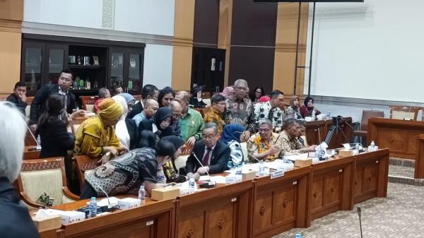 Tuntutan Tak Disiapkan, RDP 24 Pengwil Ikatan Notaris Indonesia dengan DPR Tak Membuahkan Hasil