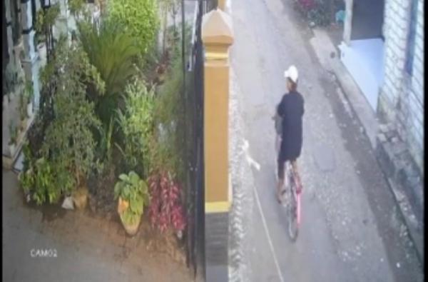 Pencurian Sepeda Motor Terekam CCTV, Pelaku Tinggalkan Sepeda Ontel di TKP