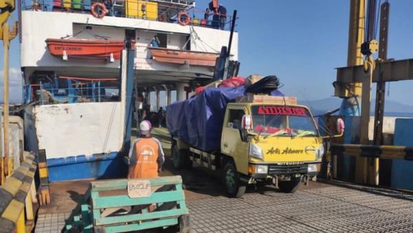 Pungli di Pelabuhan Ferry Deri Adonara  Meresahkan, Pemilik Truk Laporkan ke Ombudsman NTT