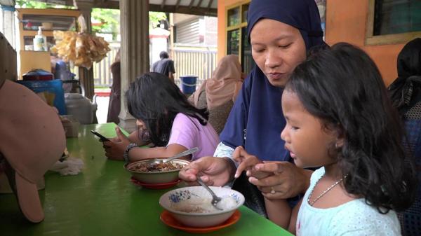 Ini Dia Bubur Ayam Kampung Hajjah Indeung Pandeglang, Kuliner Favorit yang Melegenda