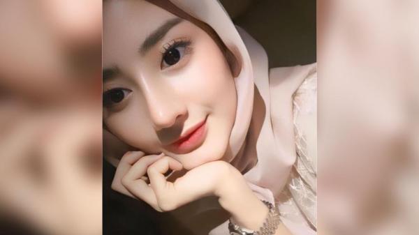 Potret Menghebohkan Ghea Youbi, Bukan Pakai Bikini Namun Kenakan Hijab