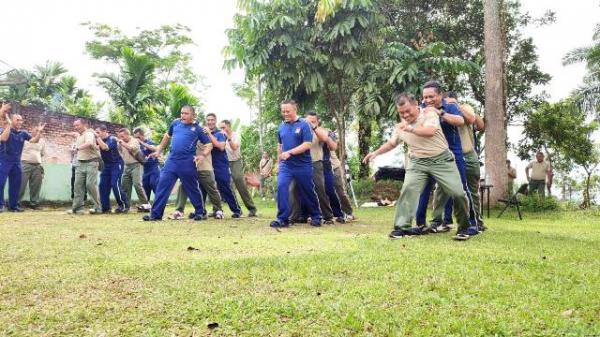 Akrab, Personil TNI Polri di Rohul Kompak Olahraga dan Joget Bersama