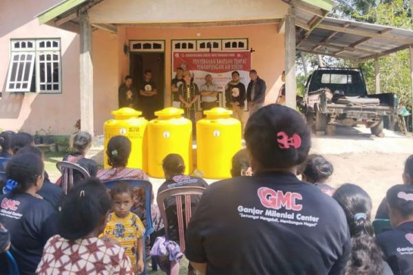 Peduli, Ganjar Milenial Center NTT Beri Bantuan Tempat Penampungan Air Bersih ke di Desa Noemeto TTS