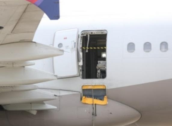 Ulah Penumpang Pesawat Asiana Nekat Buka Pintu Darurat Bikin Panik, Akirnya Terungkap!