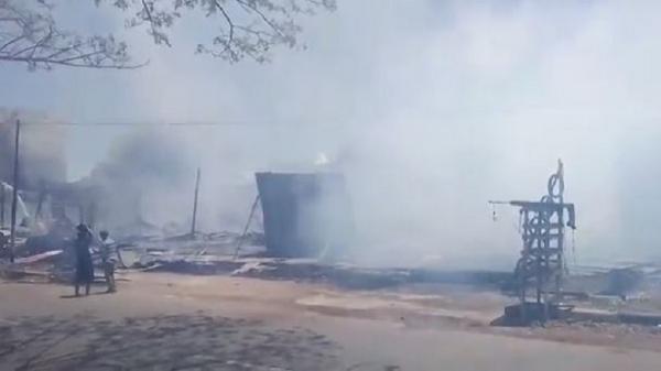 12 Ruko Berkontruksi Kayu Ludes Dilalap Kobaran Api di Aceh Besar