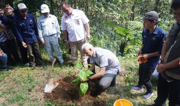 Gubernur Jateng Minta Penyuluh Kehutanan dan Kelompok Tani Batang Peduli Lestari Lingkungan
