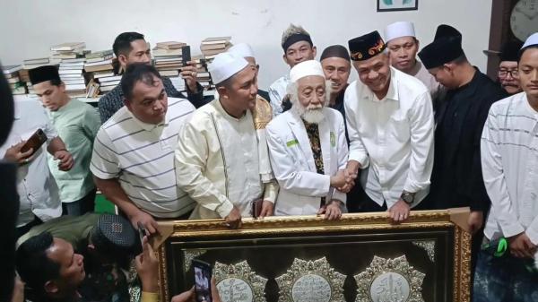 Bakal Calon Presiden dari PDIP Ganjar Pranowo Datangi Ulama Banten