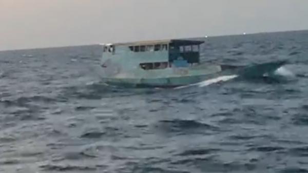 6 Jam Terombang-ambing di Laut, Puluhan Penumpang Kapal dari Menui Dievakuasi di Dermaga SAR Kendari