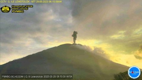 Berstatus Waspada Gunung Ile Lewotolok di  NTT Terus Erupsi, Tercatat 33 Kali Sejak Awal Januari
