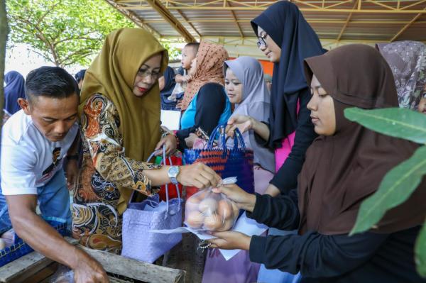 Harga Telur Melambung, Gus Nusantara Gelar Bazar Telur Murah di Ponorogo