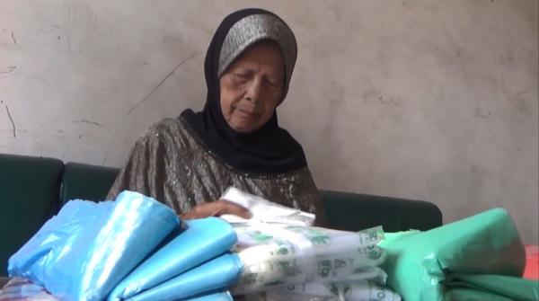Kisah Nenek 93 Tahun di Jombang Bisa Naik Haji dari Hasil Jualan Plastik Kresek Selama 10 Tahun