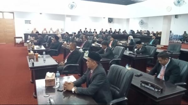 Dewan Gelar Rapat Paripurna Sampaikan Usulan Pemberhentian Bupati dan Wakil Bupati Pidie Jaya