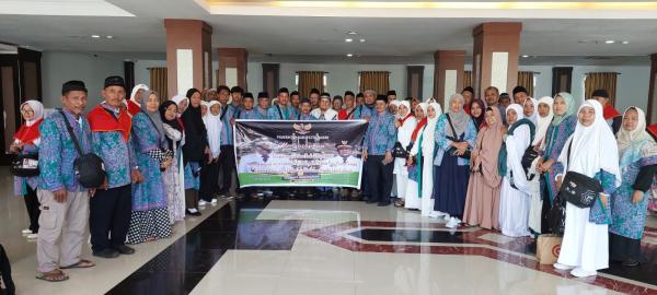 Temui Jama'ah Calon Haji Asal Nabire di Makassar, Ini Pesan Wakil Bupati Ismail Djamaluddin