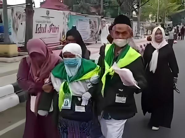 Ratusan Calon Haji Kediri Dilepas dengan Tetesan Air Mata