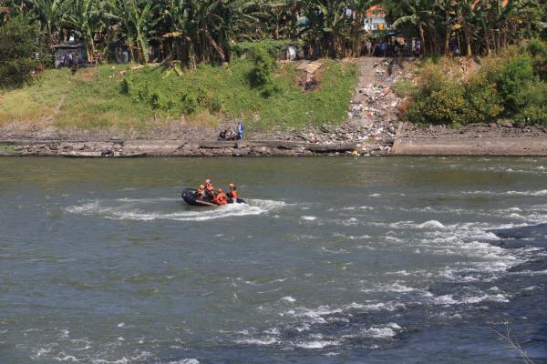 Pria 32 Tahun di Sidoarjo Hilang saat Cari Ikan di Sungai Brantas