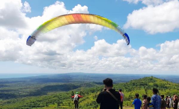 Jadwal Festival Paralayang Sumenep di Puncak Lanjari