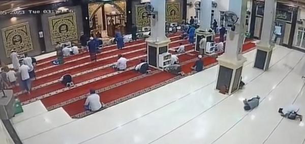 Dosen Unhas Meninggal di Masjid Saat Sholat Sunnah