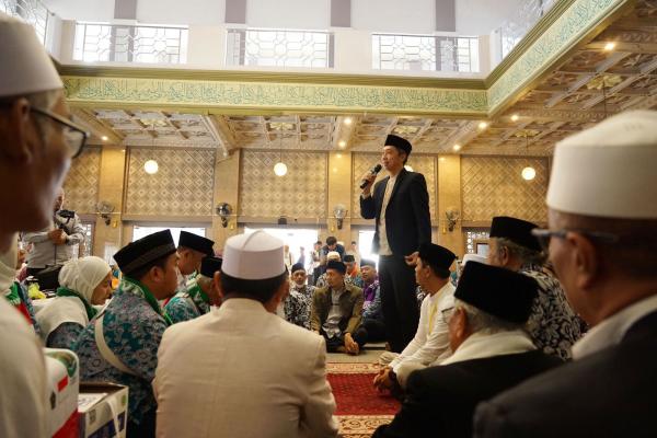 Wakil Wali Kota Bogor Antar Calon Jamaah Haji Menuju Tanah Suci