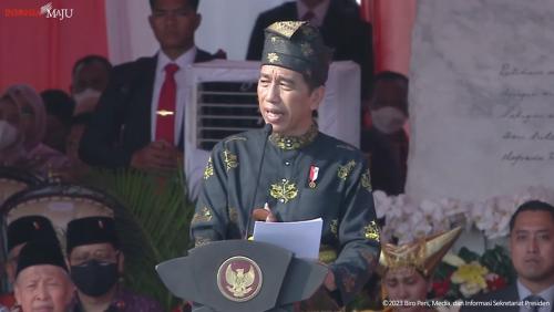 Jokowi Kenakan Baju Adat Saat Jadi Inspektur Upacara Hari Lahir ...