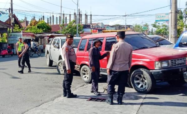 Polisi Tertibkan Antrian Panjang BBM di SPBU Kota Meulaboh