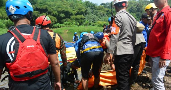 Dua Orang Pemancing Tenggelam di Sungai Cimanuk Garut, Satu Masih Dalam Pencarian