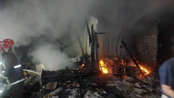 6 Kios di Pasar Penampungan Tipar Gede Terbakar Damkar Sebut Kerugian Capai Miliaran Rupiah