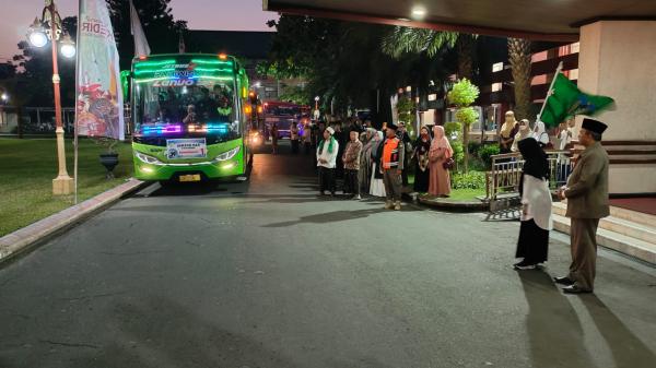 Ratusan Jemaah Calon Haji Kabupaten Kediri Diberangkatkan