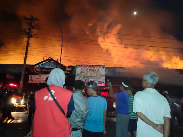 Diduga Konsleting Listrik, Pasar Perja di Banjarnegara Terbakar