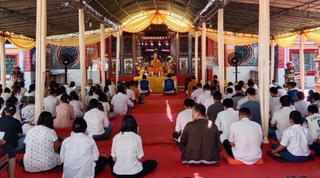 Hari Waisak di Kota Cirebon, Umat Buddha Peringati Detik Tri Suci Waisak di Vihara Dewi Welas Asih