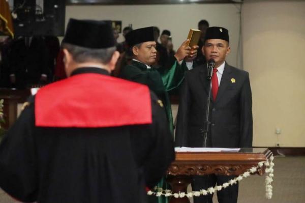 Sumanto Resmi Dilantik Jadi Ketua DPRD Jateng, Gantikan Almarhum Bambang Kribo