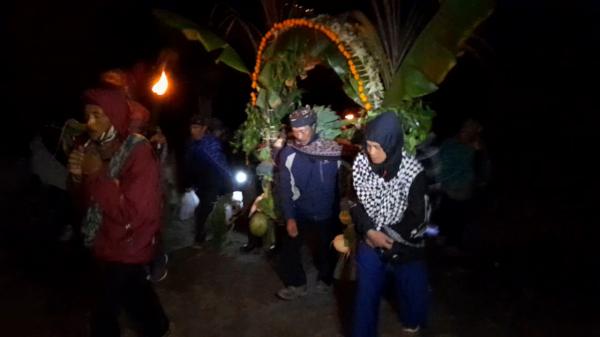 Ritual Yadnya Kasada di Bromo, Berlangsung Tanpa Adanya Pengukuhan Dukun Pandita