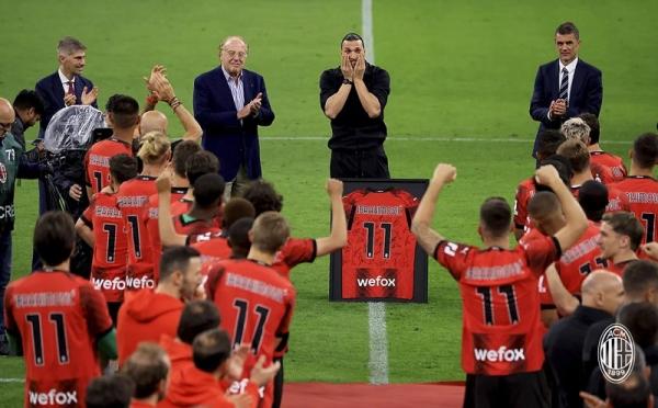 Umumkan Pensiun, Tangis Zlatan Ibrahimovic Pecah di Hadapan Penggemar AC Milan