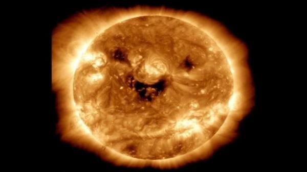 Fenomena Unik, NASA Berhasil Tangkap Foto Matahari Sedang Tersenyum!